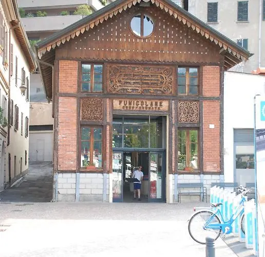 アパート Lakeside コモ